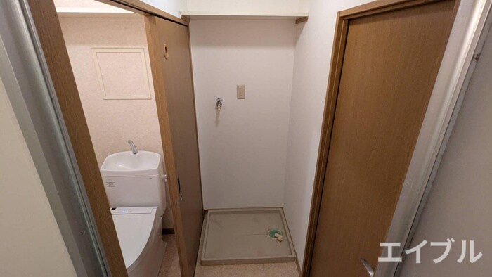 物件内観写真17　(洗濯機置場)