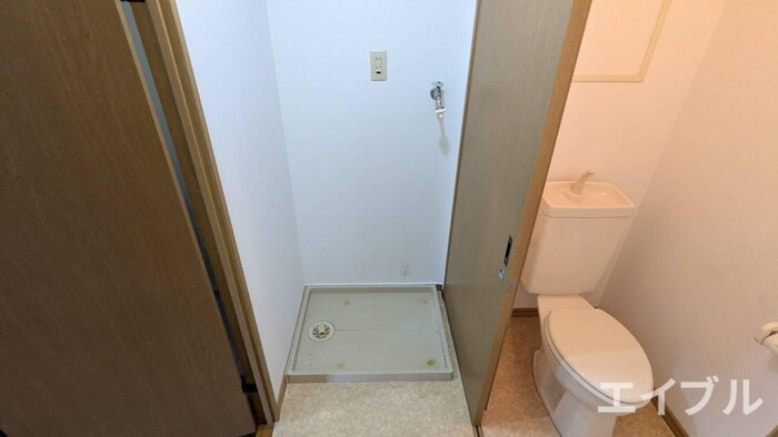 物件内観写真17　(洗濯機置場)