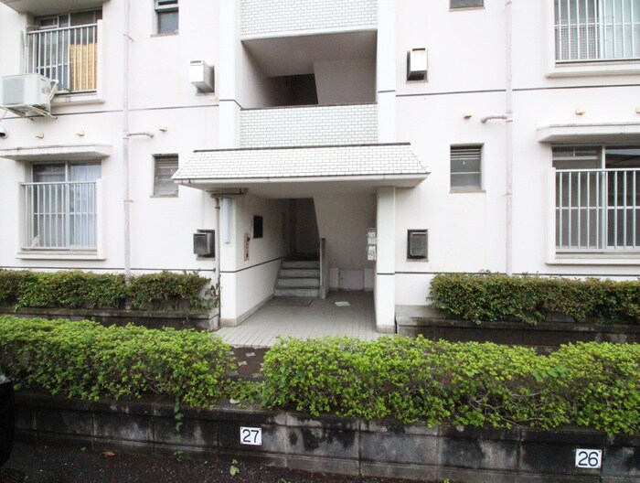 物件外観写真2　(エントランス部分)