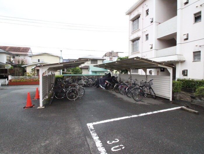 物件外観写真4　(駐輪場)