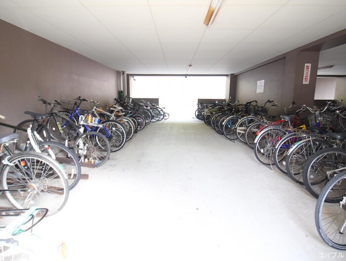 物件外観写真4　(駐輪場)