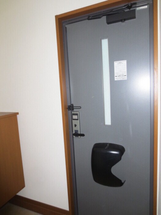 物件内観写真2　(玄関)