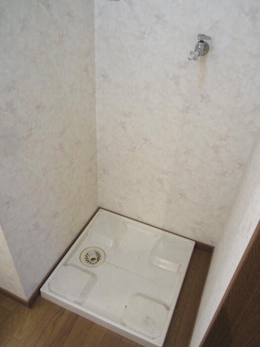 物件内観写真10　(洗濯機置場)