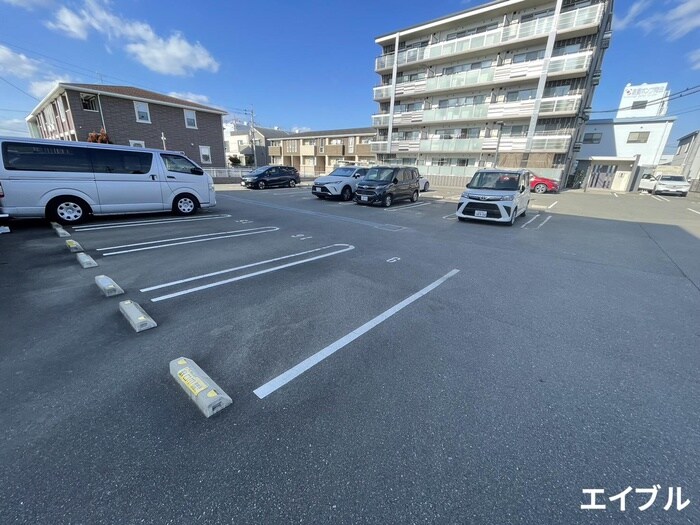 物件外観写真2　(駐車場)