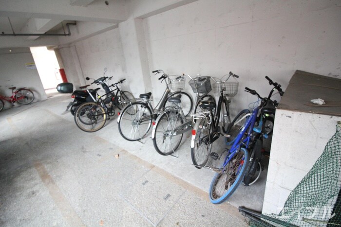 物件外観写真5　(駐輪場)