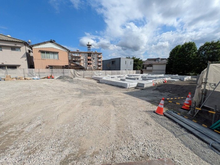 物件外観写真3　(建築中)