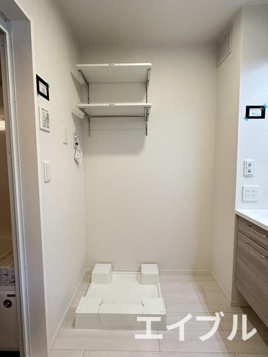 物件内観写真12　(洗濯機置場)