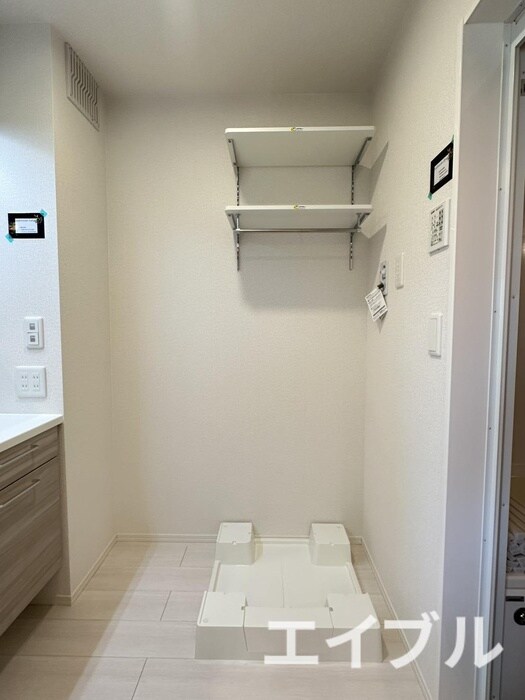 物件内観写真12　(洗濯機置場)