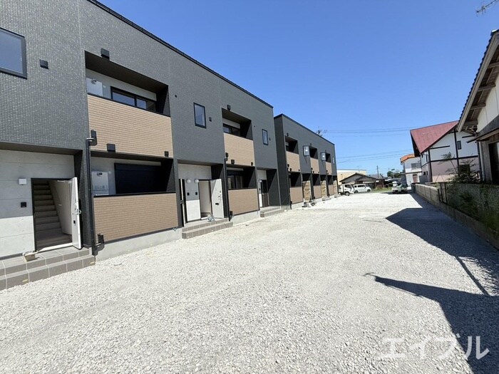 物件外観写真3　(駐車場)