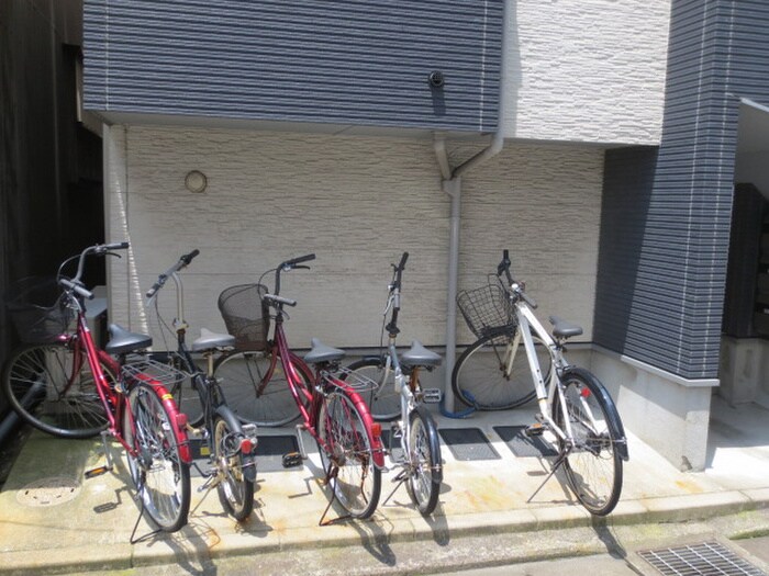 物件外観写真5　(駐輪場)