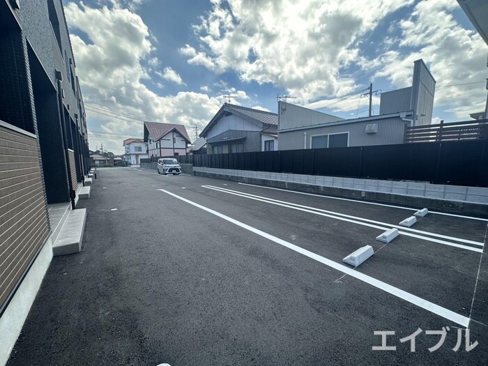 物件外観写真5　(駐車場)