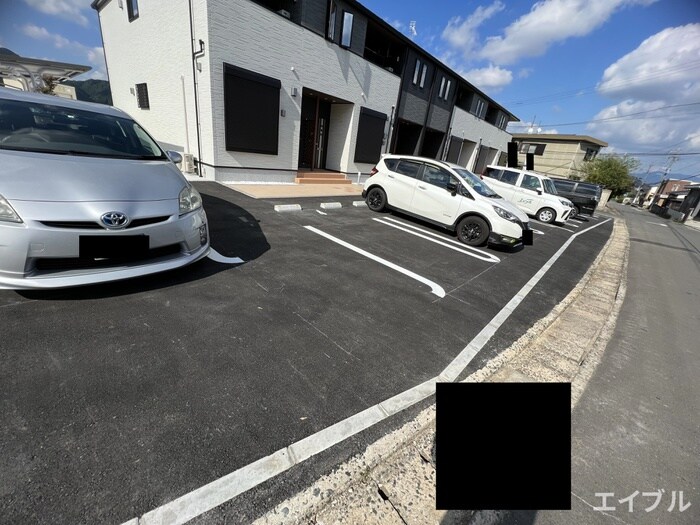 物件外観写真2　(駐車場)