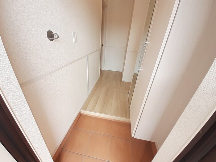 物件内観写真14　(玄関)