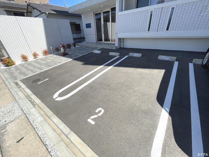 物件外観写真3　(駐車場)