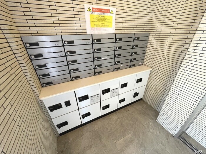 物件外観写真5　(エントランス部分)