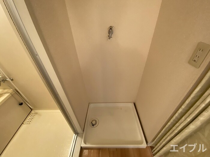 物件内観写真16　(洗濯機置場)