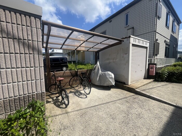 物件外観写真4　(駐輪場)