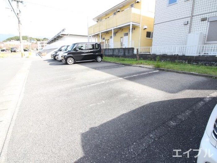 物件外観写真5　(駐車場)