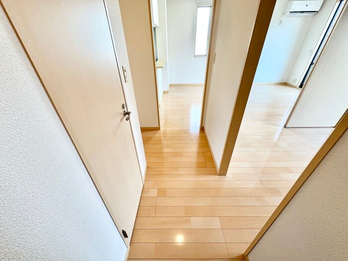 物件内観写真16　(廊下)