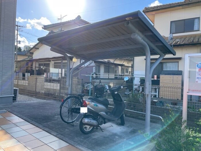 物件外観写真4　(駐輪場)