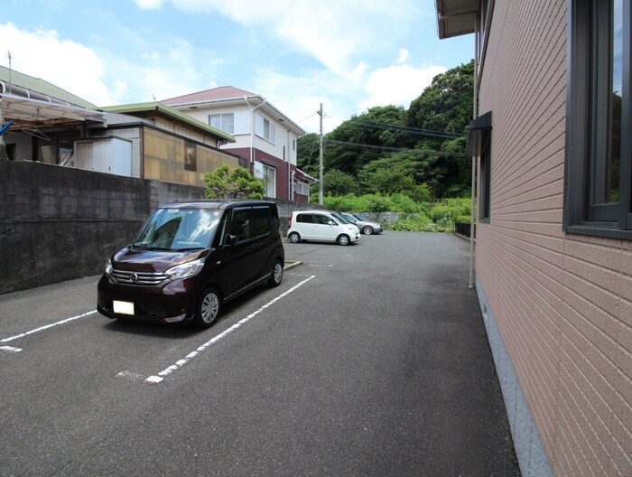 物件外観写真3　(駐車場)