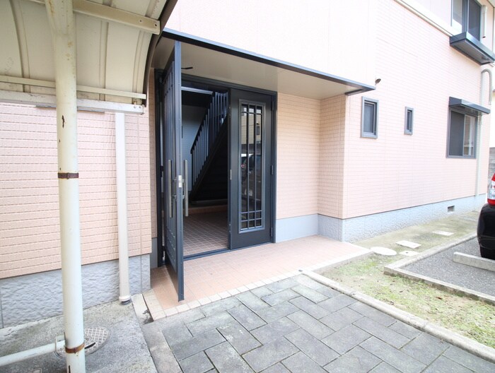 物件外観写真6　(エントランス部分)