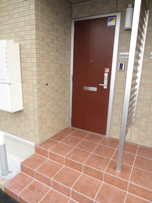 物件内観写真5　(玄関)