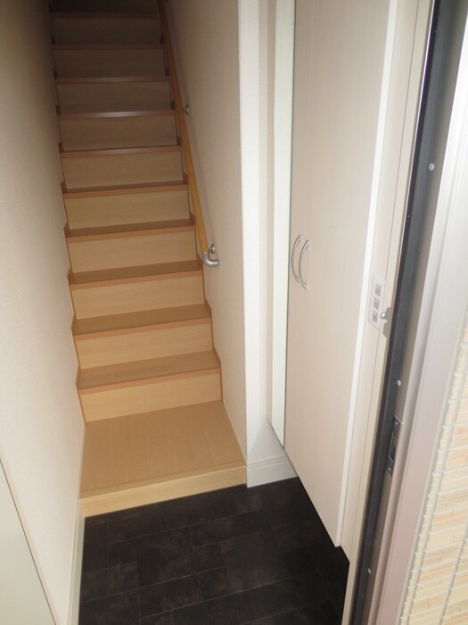 物件内観写真6　(玄関)