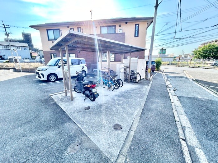 物件外観写真3　(駐輪場)