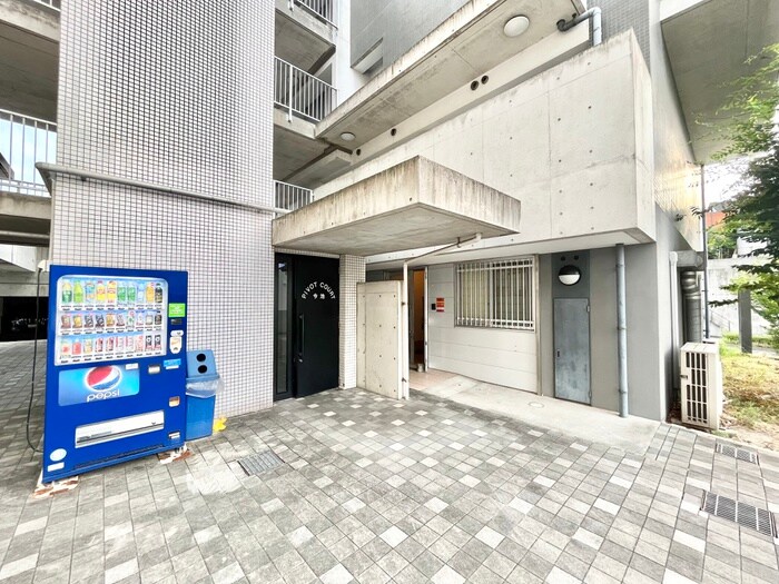 物件外観写真2　(エントランス部分)