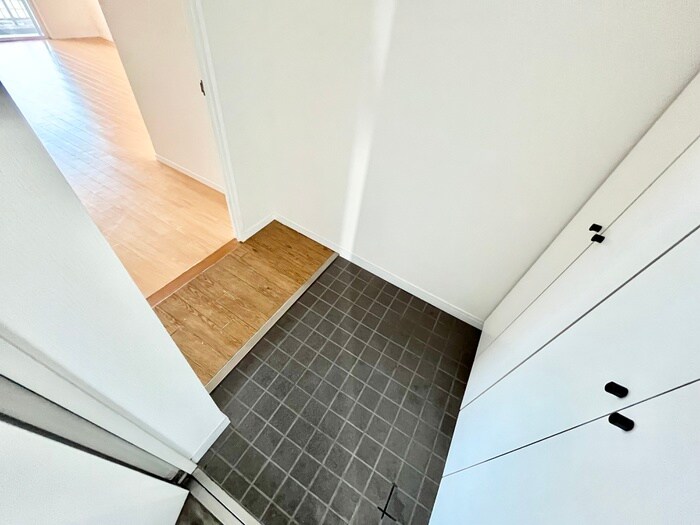 物件内観写真13　(玄関)