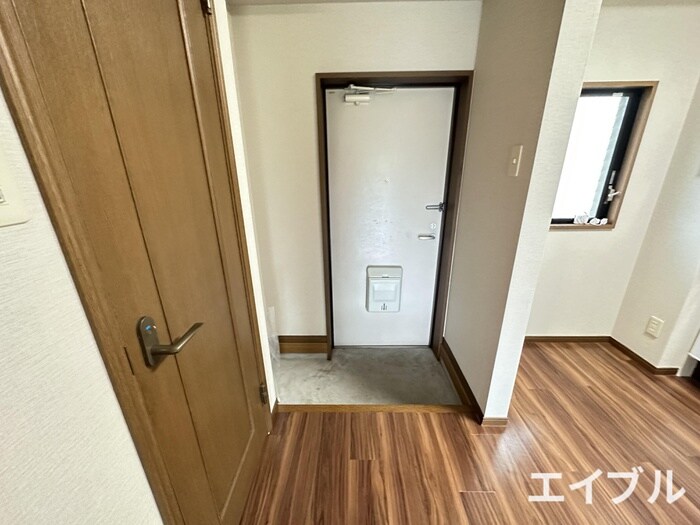 物件内観写真12　(玄関)
