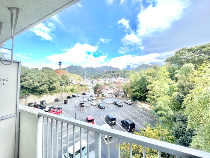 物件内観写真12　(室内からの展望)