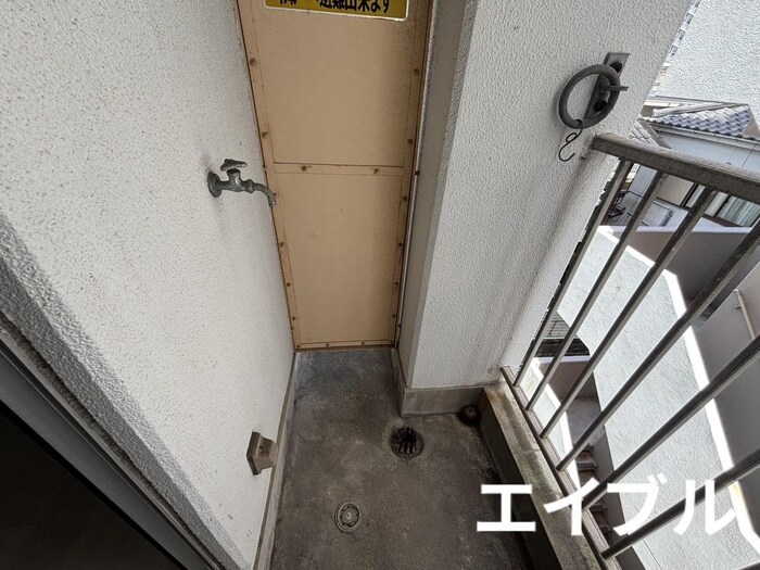 物件内観写真10　(洗濯機置場)