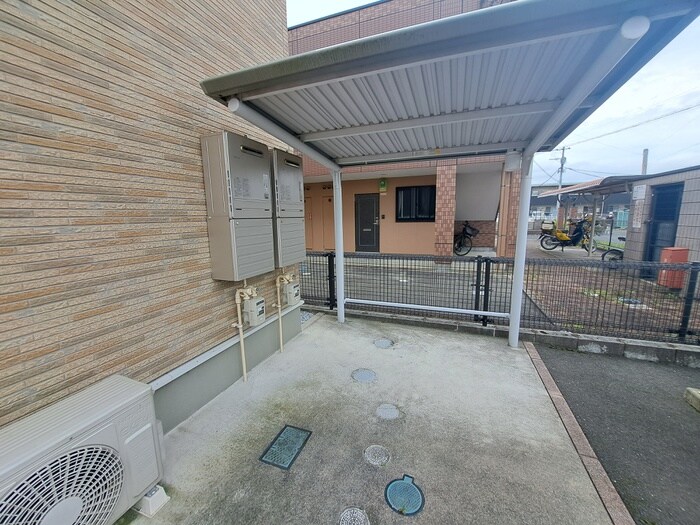 物件外観写真2　(駐輪場)