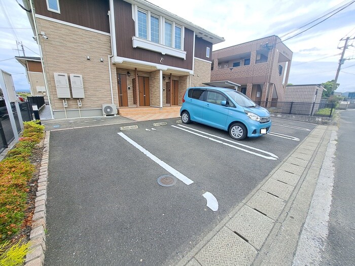 物件外観写真3　(駐車場)