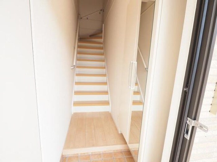 物件内観写真14　(玄関)