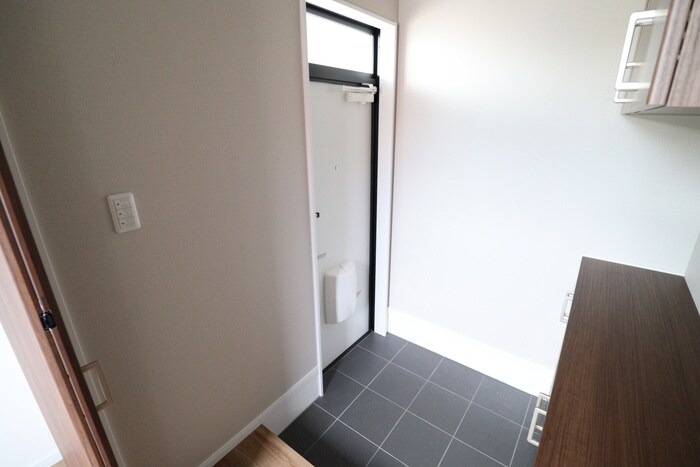 物件内観写真12　(玄関)