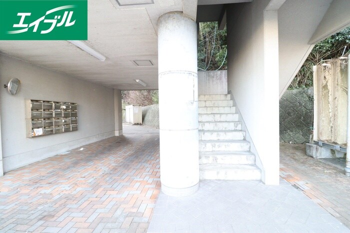 物件外観写真5　(エントランス部分)