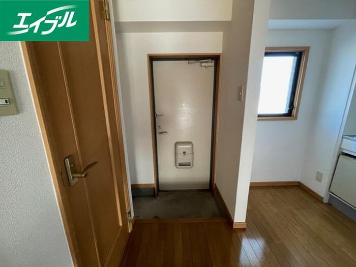 物件内観写真13　(玄関)