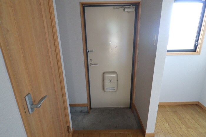 物件内観写真14　(玄関)