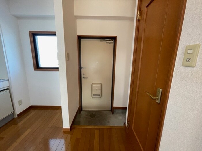 物件内観写真14　(玄関)