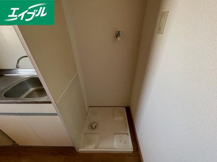 物件内観写真15　(洗濯機置場)