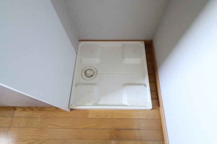 物件内観写真16　(洗濯機置場)