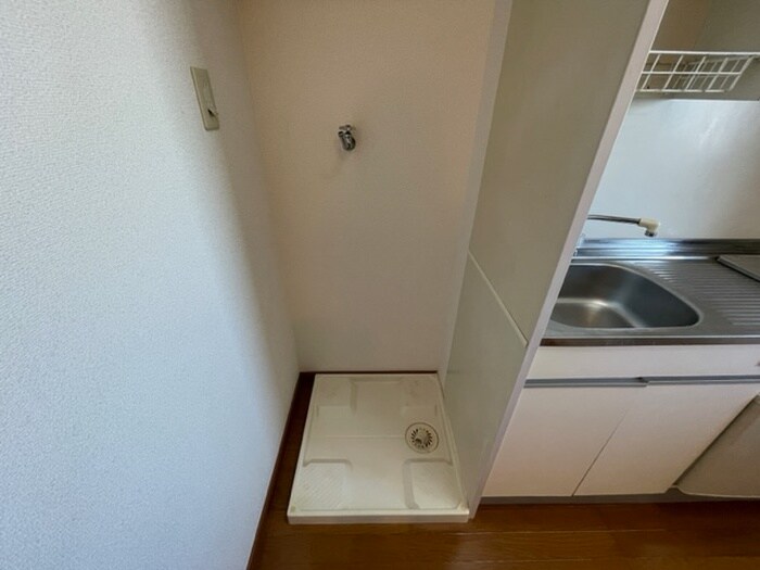 物件内観写真16　(洗濯機置場)