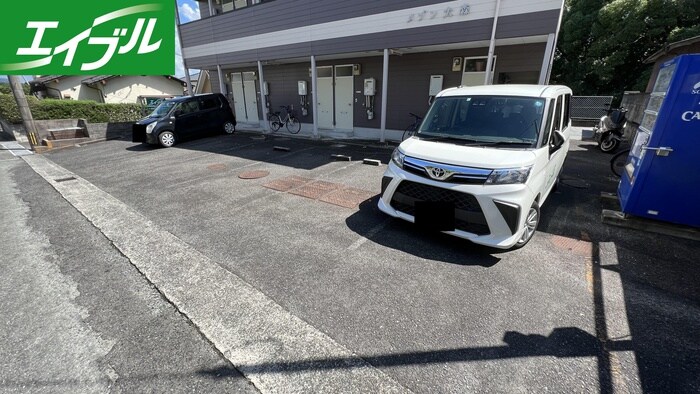 物件外観写真2　(駐車場)