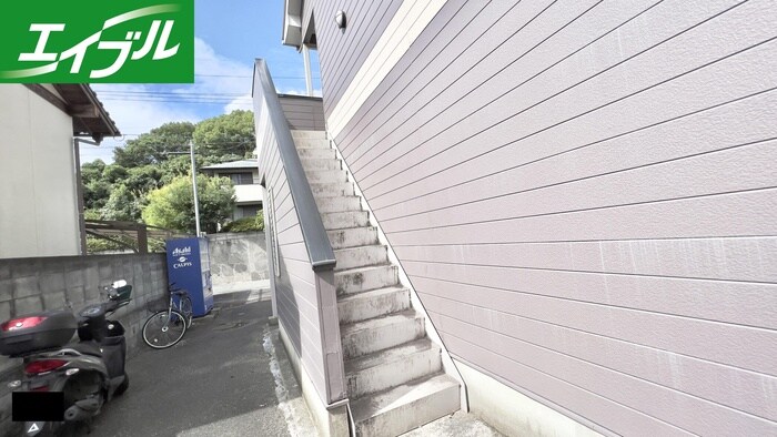 物件外観写真4　(エントランス部分)