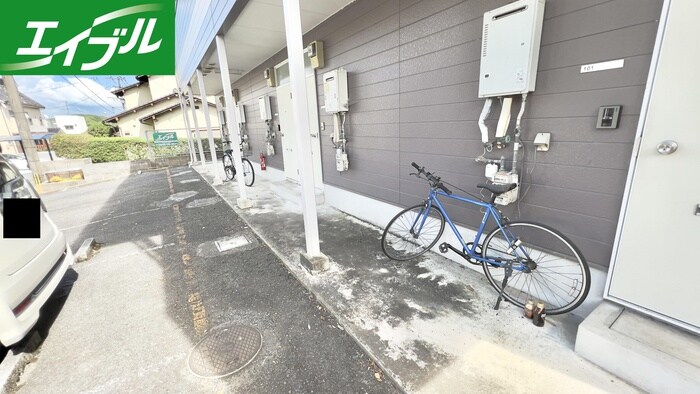 物件外観写真6　(エントランス部分)