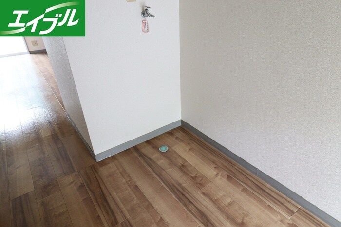 物件内観写真18　(洗濯機置場)