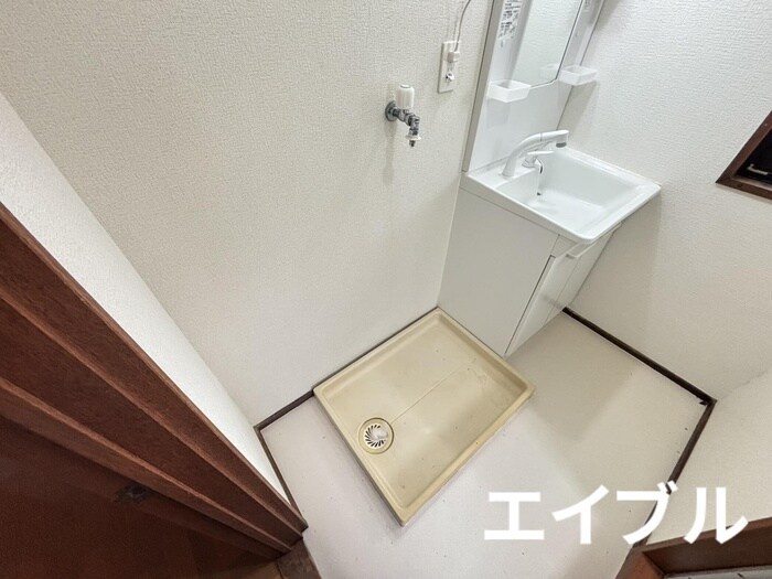 物件内観写真11　(洗濯機置場)